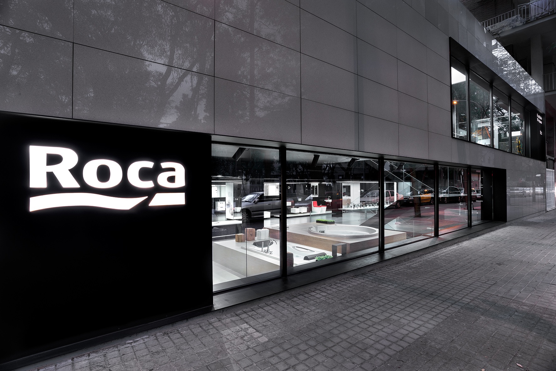 <p>La meilleure et la plus grande salle d'exposition de produits de salle de bains et de carrelage Roca, avec la possibilité de demander un rendez-vous pour des conseils personnalisés.</p>2