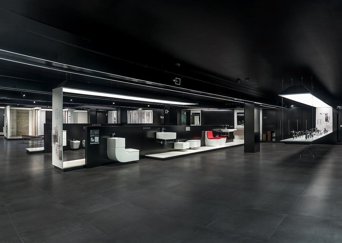 <p>La meilleure et la plus grande salle d'exposition de produits de salle de bains et de carrelage Roca, avec la possibilité de demander un rendez-vous pour des conseils personnalisés.</p>3