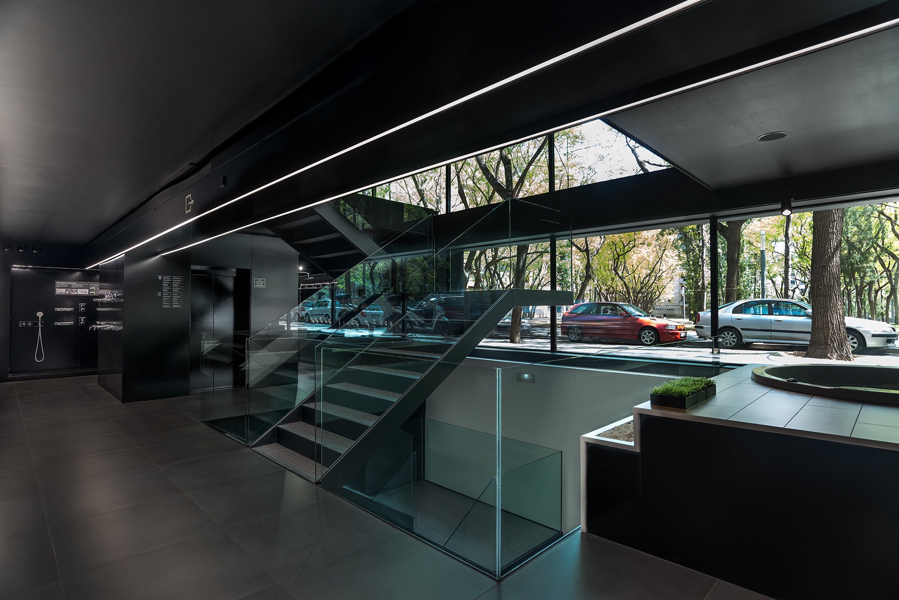 <p>La meilleure et la plus grande salle d'exposition de produits de salle de bains et de carrelage Roca, avec la possibilité de demander un rendez-vous pour des conseils personnalisés.</p>4