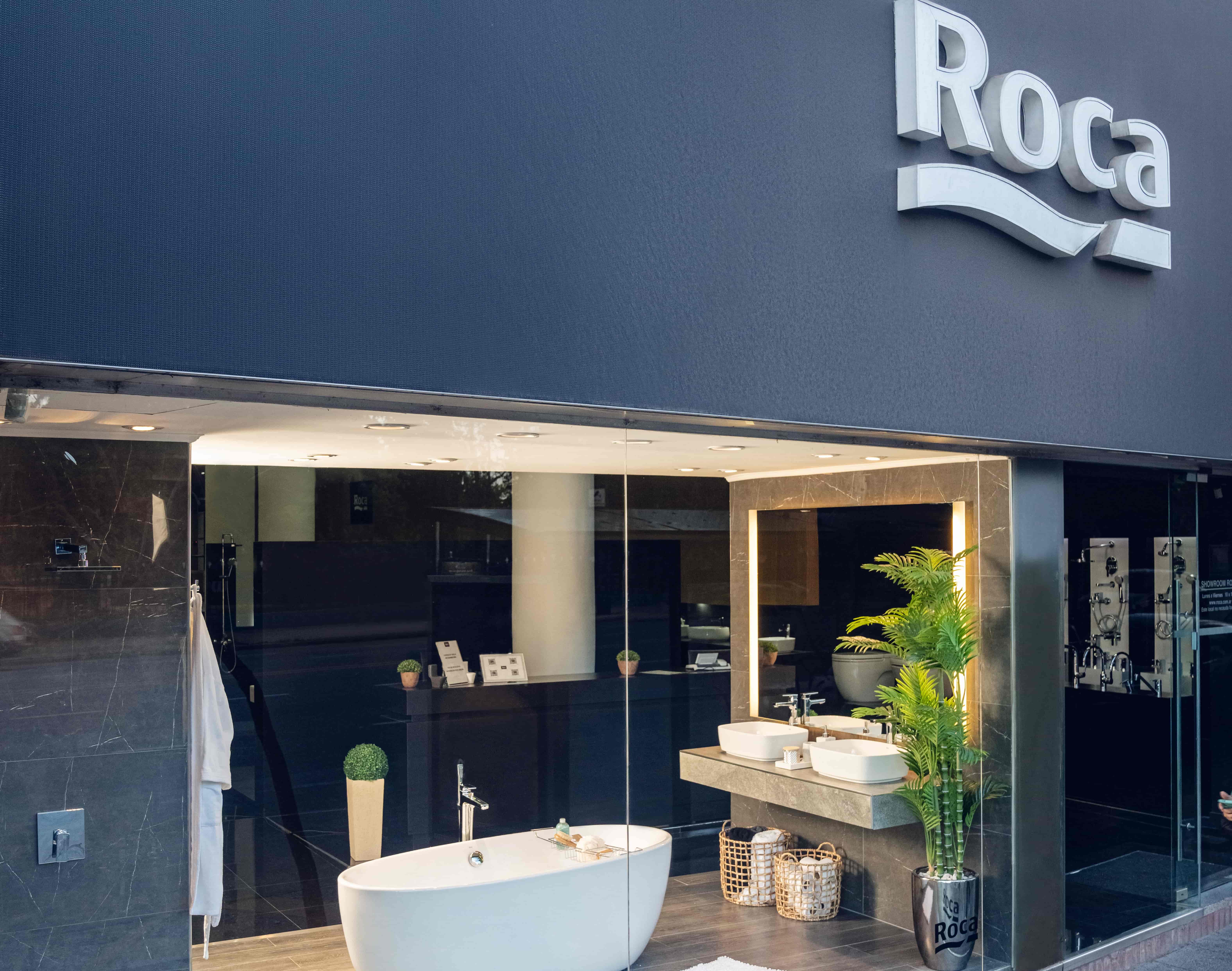 <p>Roca est le premier fabricant de salles de bains à ouvrir une salle d'exposition dans la ville de Buenos Aires.</p>