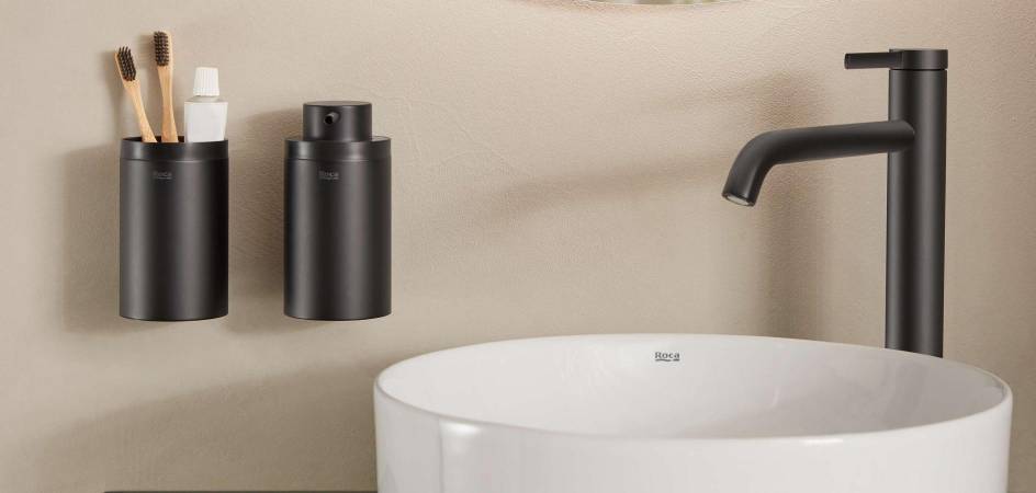 Sept accessoires essentiels pour mettre de l’ordre dans votre salle de bains
